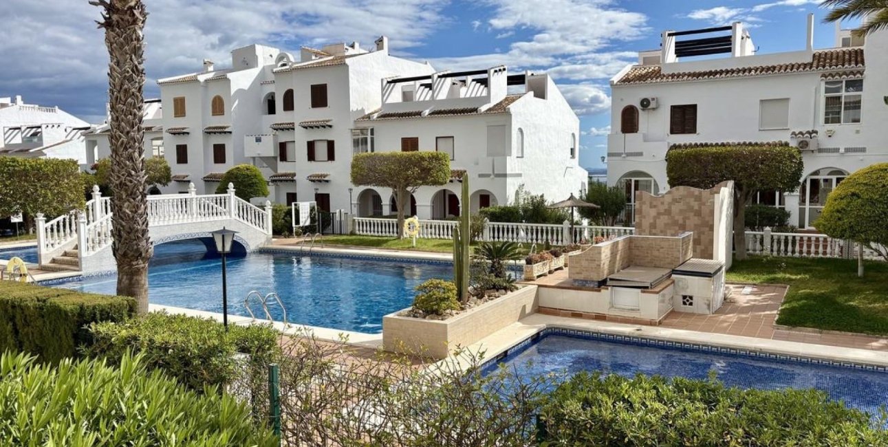 Resale - Townhouse -
Ciudad Quesada - Altos de Quesada