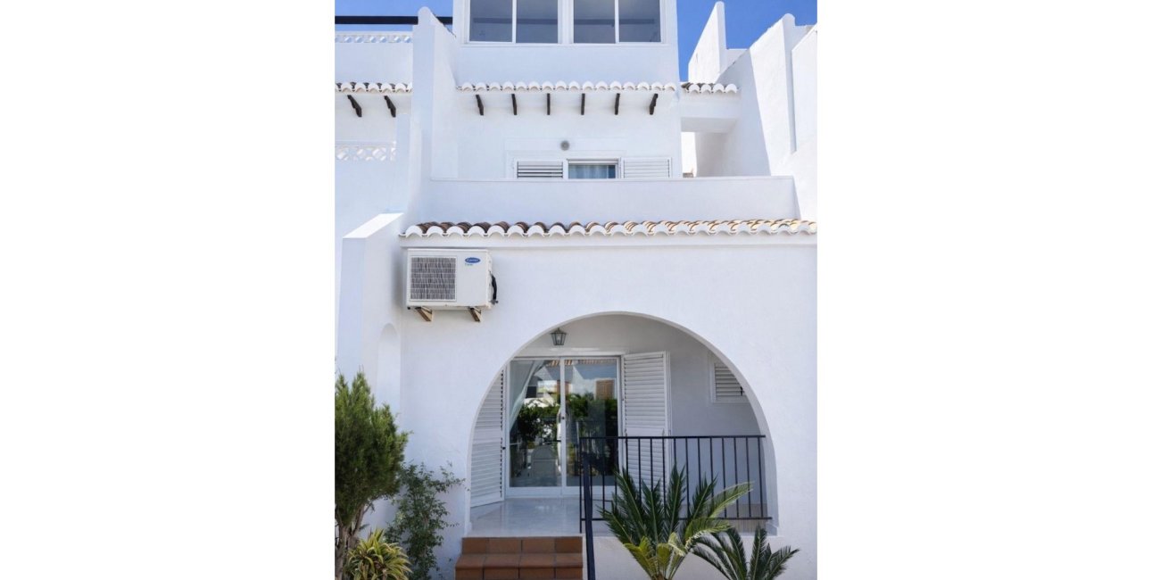 Resale - Townhouse -
Ciudad Quesada - Altos de Quesada