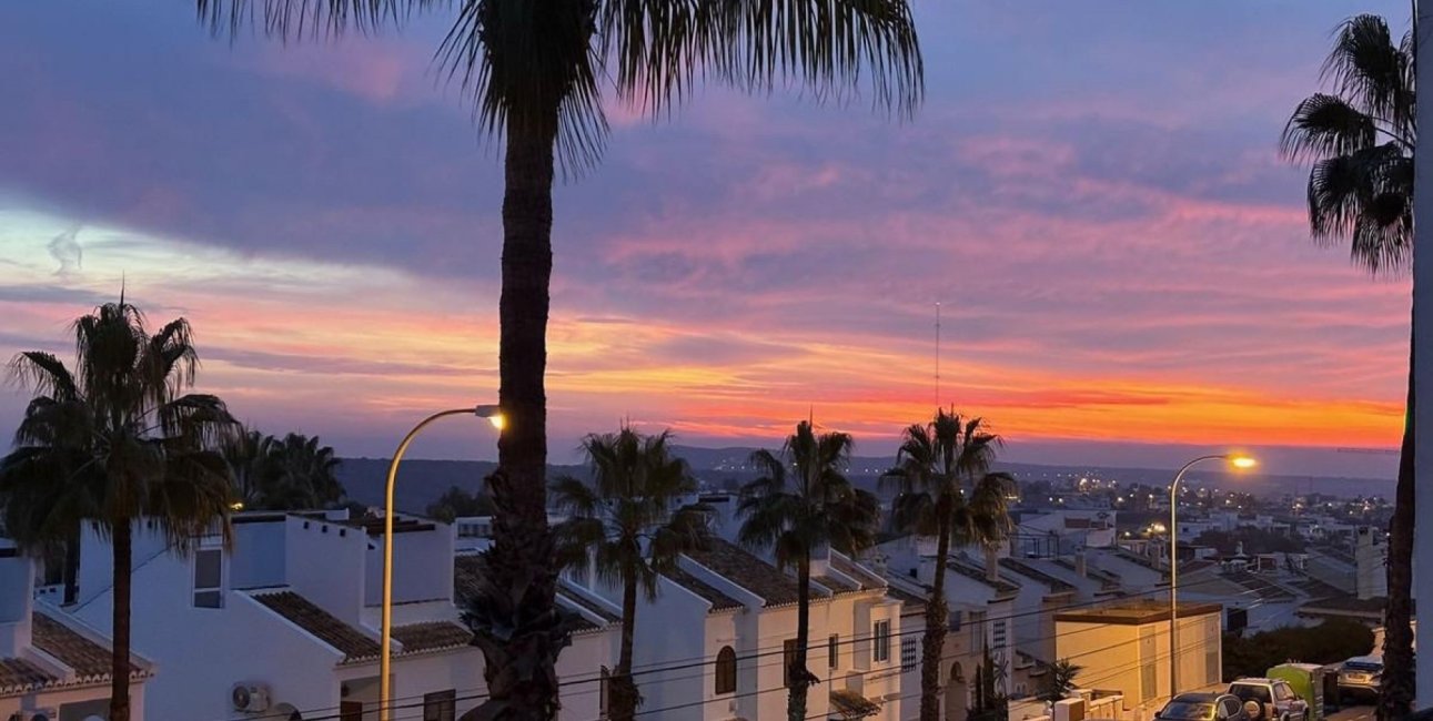 Resale - Townhouse -
Ciudad Quesada - Altos de Quesada