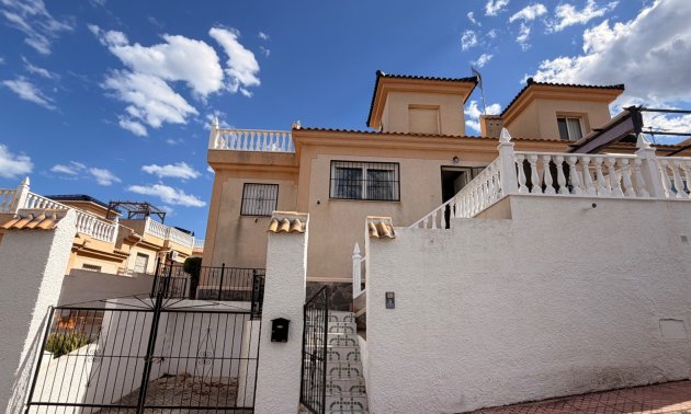 Resale - Townhouse -
Ciudad Quesada - La Marquesa