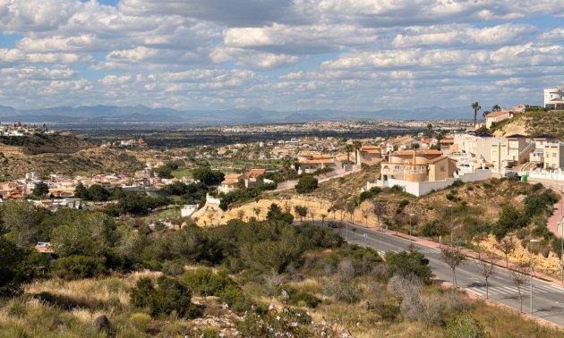 Resale - Townhouse -
Ciudad Quesada - La Marquesa