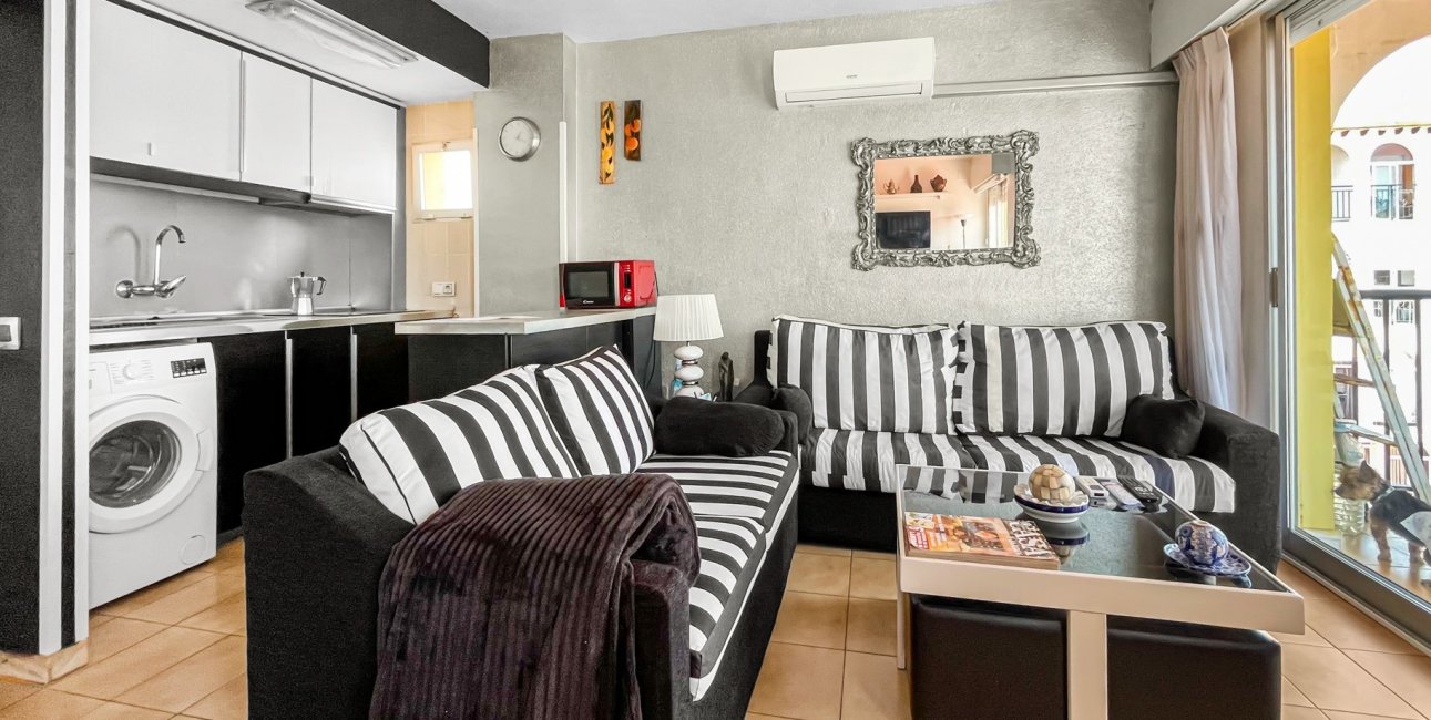 Resale - Apartment / flat -
Torrevieja - Mar Azul