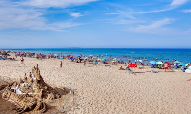 Rynek wtórny - Mieszkanie w bloku -
Torrevieja - La Mata