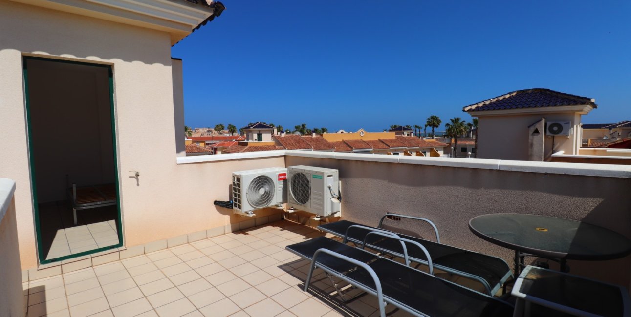 Resale - Townhouse -
Ciudad Quesada - Doña Pepa