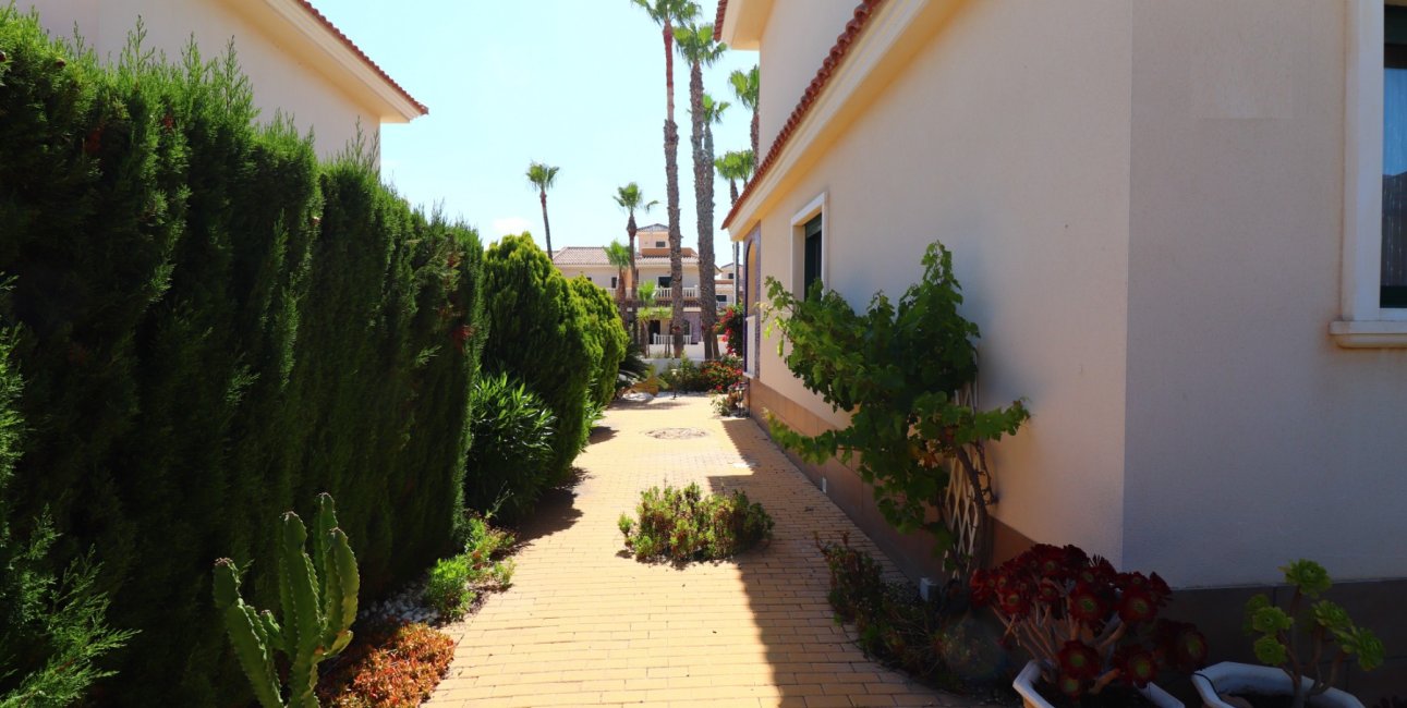 Resale - Townhouse -
Ciudad Quesada - Doña Pepa