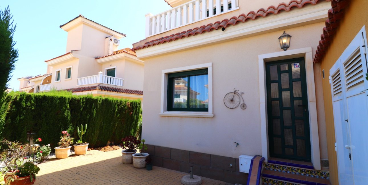 Resale - Townhouse -
Ciudad Quesada - Doña Pepa