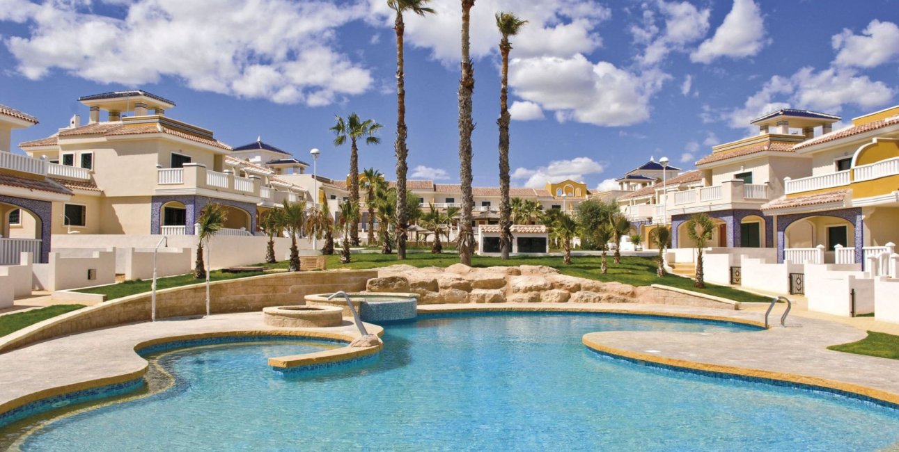 Resale - Townhouse -
Ciudad Quesada - Doña Pepa