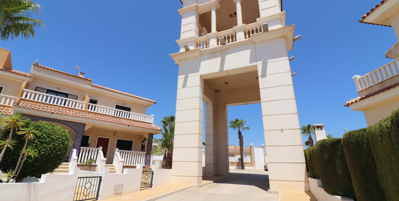 Resale - Townhouse -
Ciudad Quesada - Doña Pepa