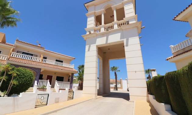 Resale - Townhouse -
Ciudad Quesada - Doña Pepa