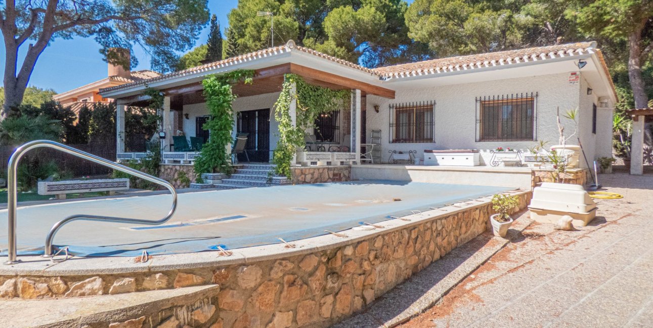 Resale - Villa -
Orihuela Costa - Dehesa de Campoamor