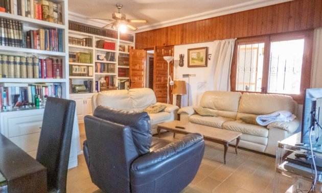 Resale - Villa -
Orihuela Costa - Dehesa de Campoamor