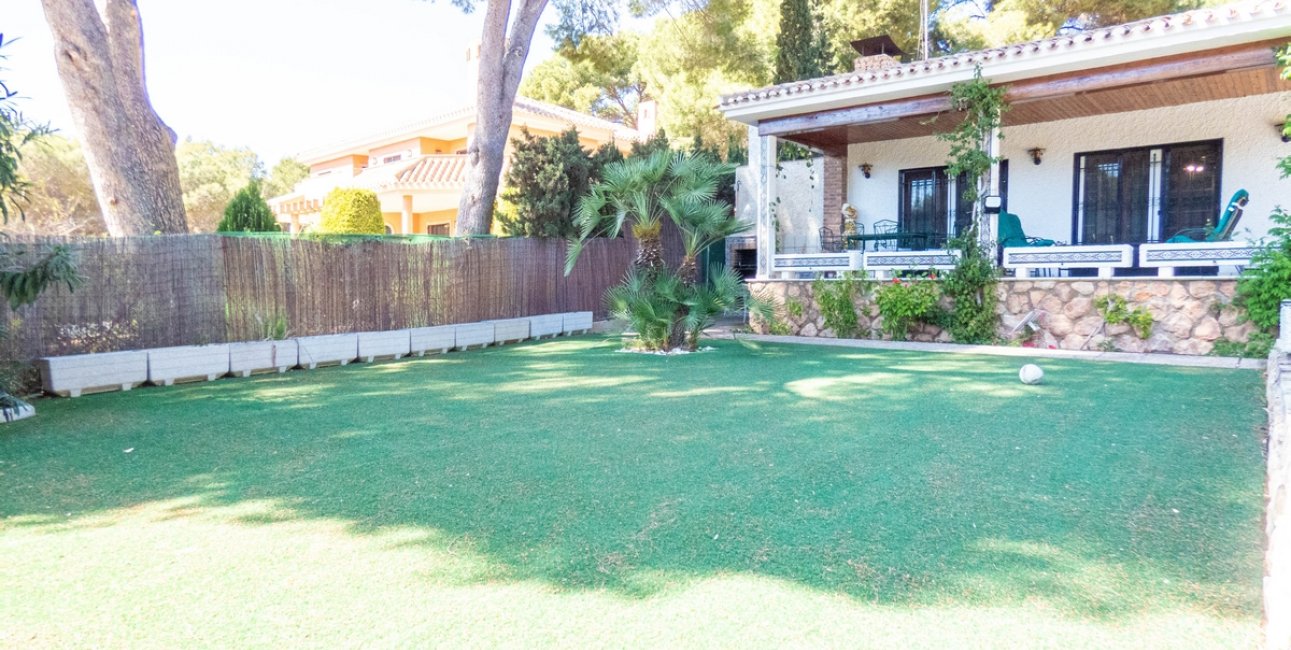 Resale - Villa -
Orihuela Costa - Dehesa de Campoamor