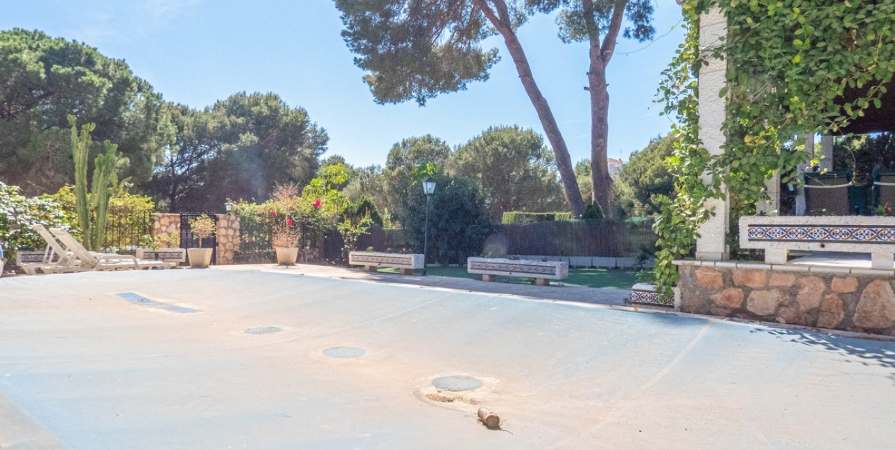 Resale - Villa -
Orihuela Costa - Dehesa de Campoamor
