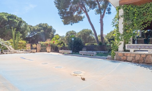 Resale - Villa -
Orihuela Costa - Dehesa de Campoamor