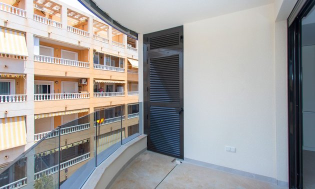 Resale - Apartment / flat -
Torrevieja - Torrevieja - Centre