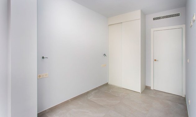 Resale - Apartment / flat -
Torrevieja - Torrevieja - Centre