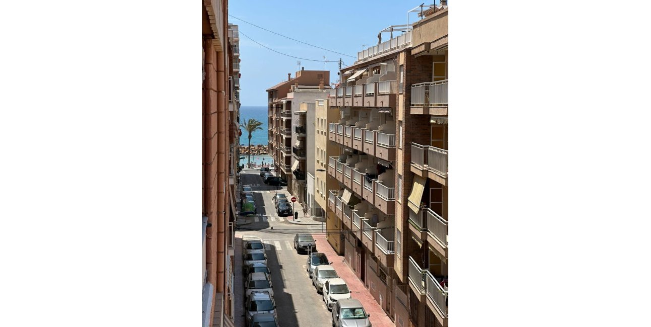 Resale - Apartment / flat -
Torrevieja - Torrevieja - Centre