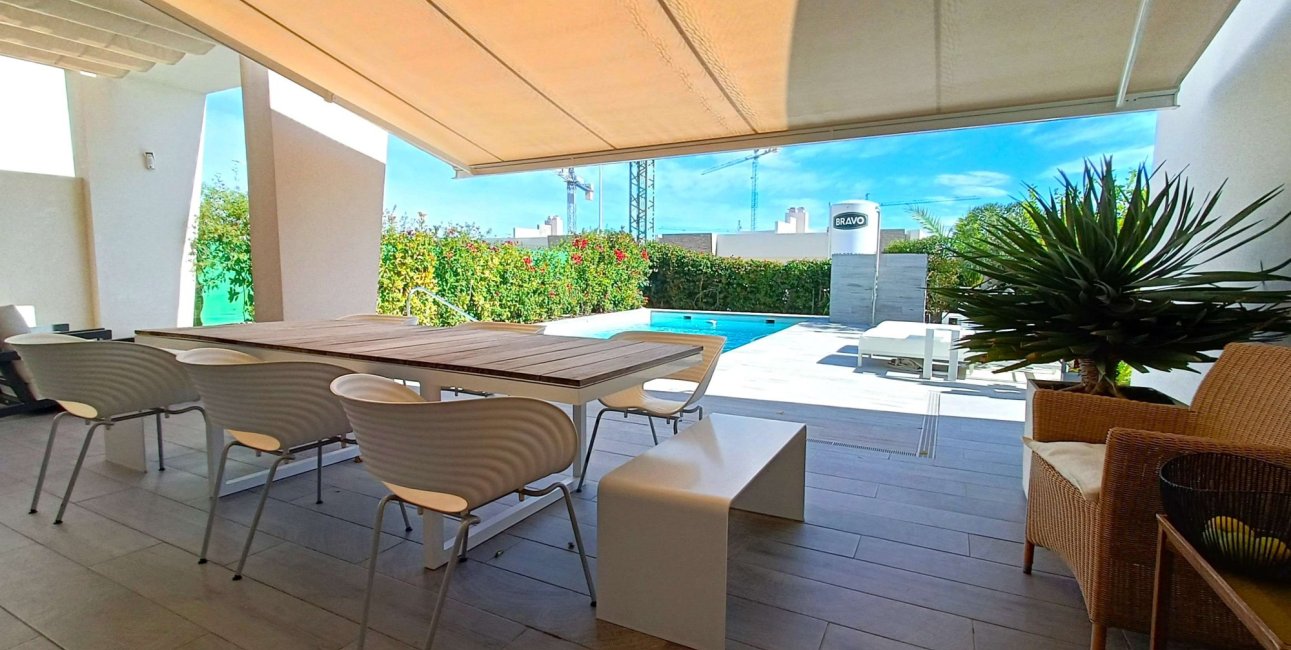 Resale - Villa -
Algorfa - La Finca Golf Resort