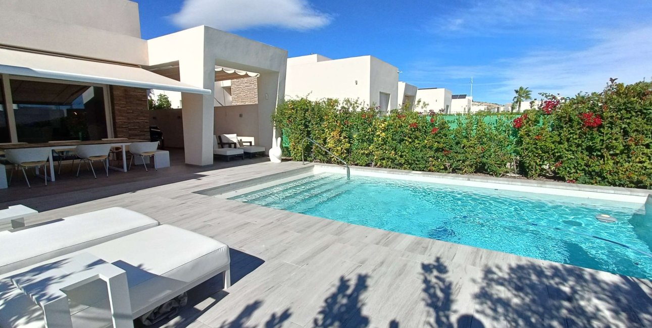 Resale - Villa -
Algorfa - La Finca Golf Resort