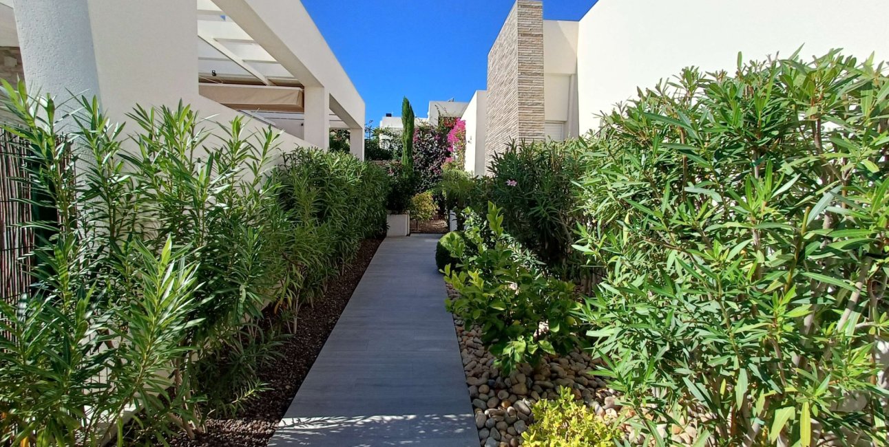 Resale - Villa -
Algorfa - La Finca Golf Resort