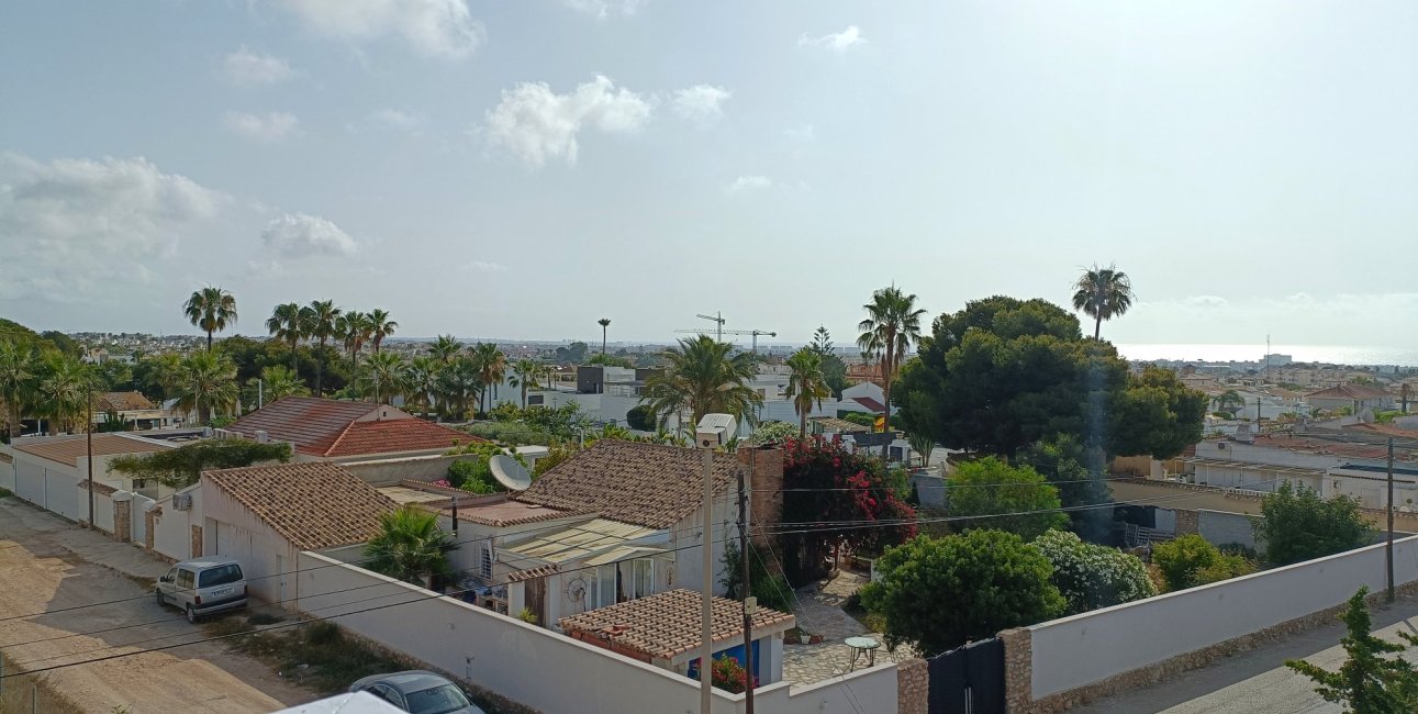 Resale - Villa -
Orihuela Costa - Lomas de Don Juan