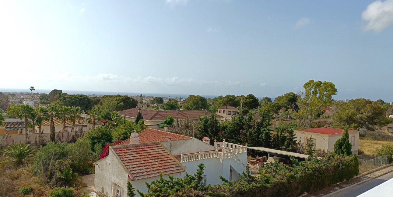Resale - Villa -
Orihuela Costa - Lomas de Don Juan
