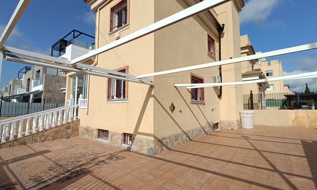 Resale - Villa -
Orihuela Costa - Lomas de Don Juan