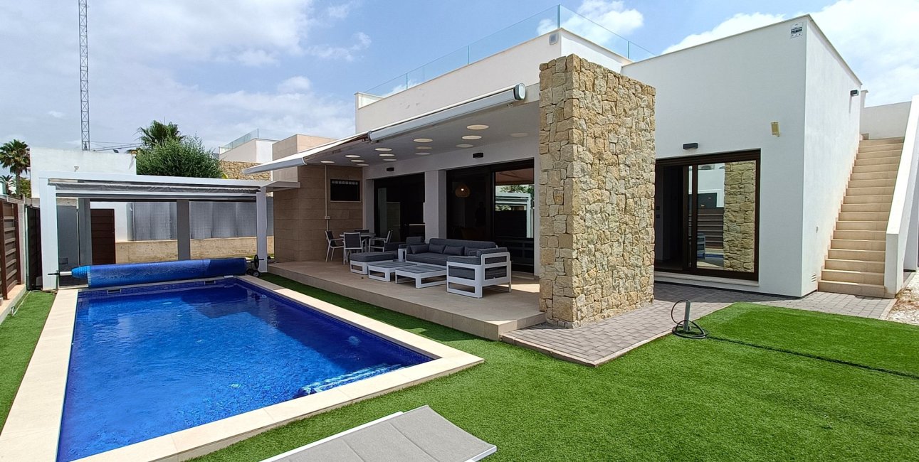 Resale - Villa -
Los Montesinos - Entre Naranjos / Vistabella Golf