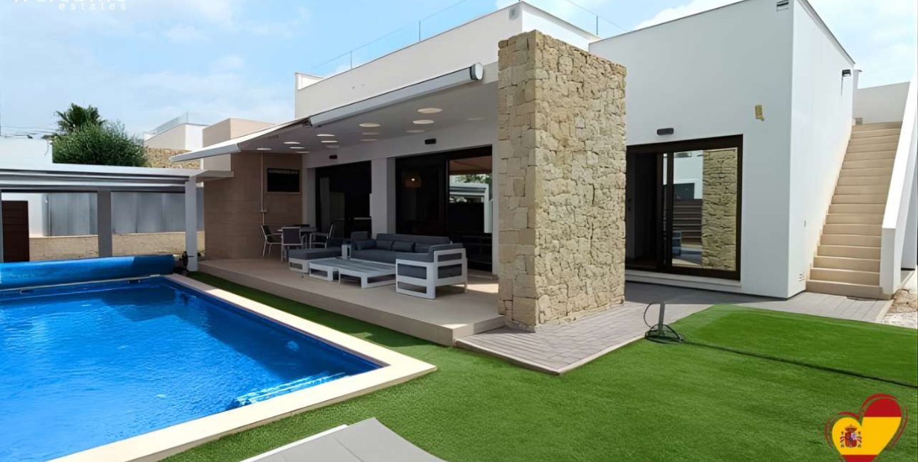 Resale - Villa -
Los Montesinos - Entre Naranjos / Vistabella Golf