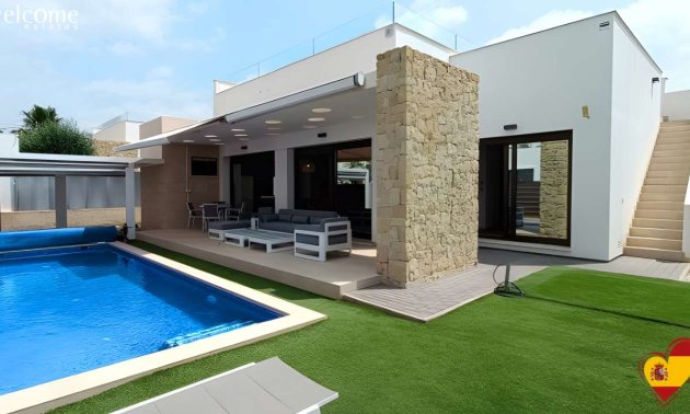 Resale - Villa -
Los Montesinos - Entre Naranjos / Vistabella Golf