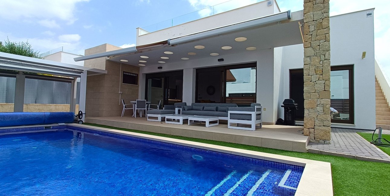 Resale - Villa -
Los Montesinos - Entre Naranjos / Vistabella Golf