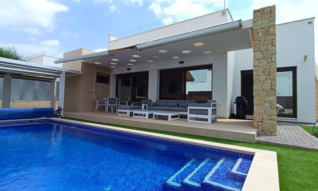 Resale - Villa -
Los Montesinos - Entre Naranjos / Vistabella Golf