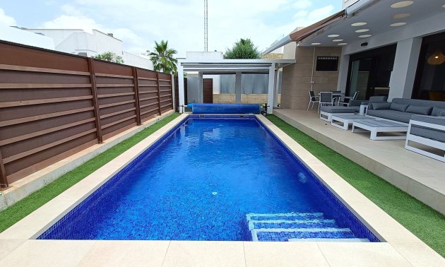 Resale - Villa -
Los Montesinos - Entre Naranjos / Vistabella Golf