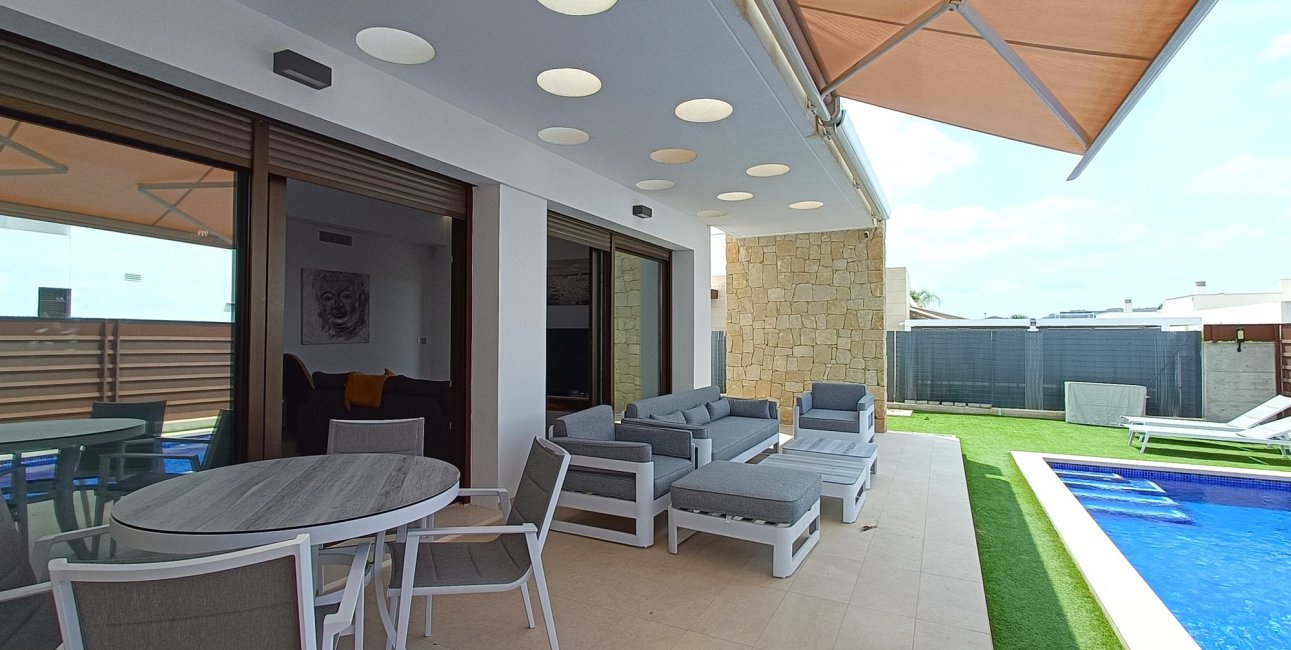 Resale - Villa -
Los Montesinos - Entre Naranjos / Vistabella Golf