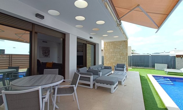 Resale - Villa -
Los Montesinos - Entre Naranjos / Vistabella Golf