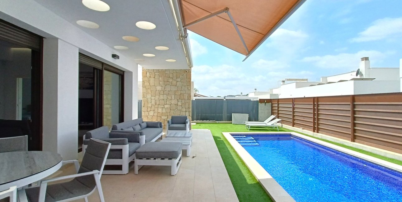 Resale - Villa -
Los Montesinos - Entre Naranjos / Vistabella Golf
