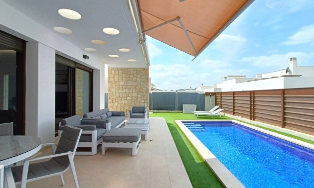 Resale - Villa -
Los Montesinos - Entre Naranjos / Vistabella Golf