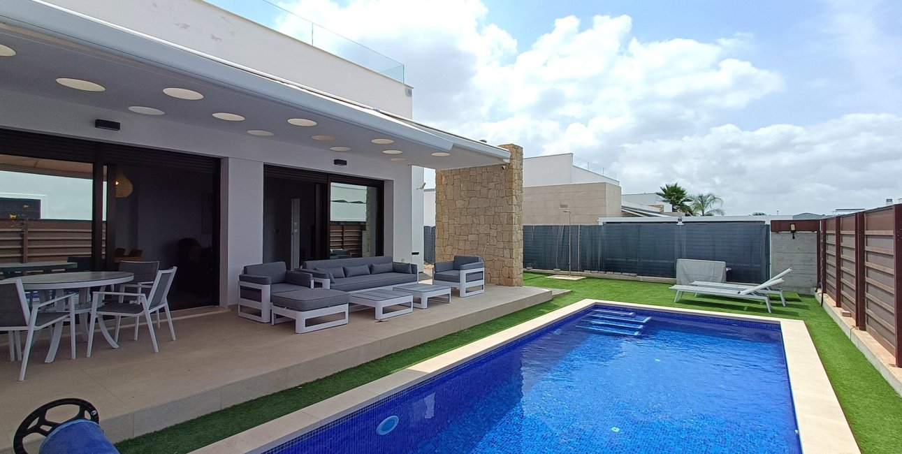 Resale - Villa -
Los Montesinos - Entre Naranjos / Vistabella Golf