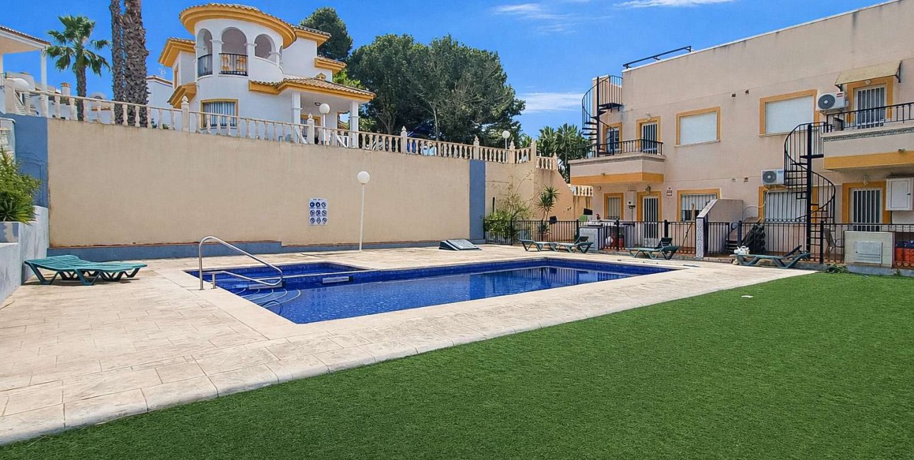 Resale - Apartment / flat -
Orihuela Costa - Villamartin