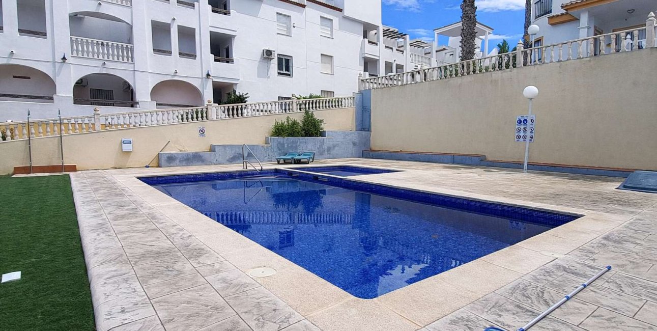 Resale - Apartment / flat -
Orihuela Costa - Villamartin