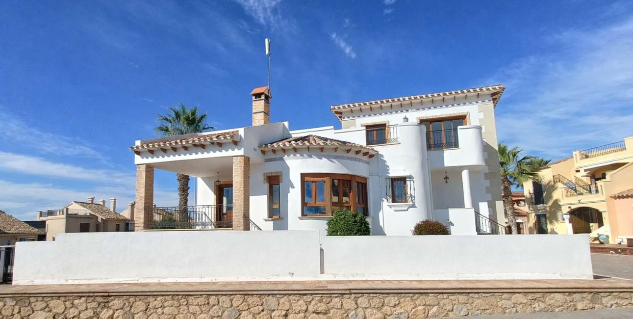 Resale - Villa -
Algorfa - La Finca Golf Resort
