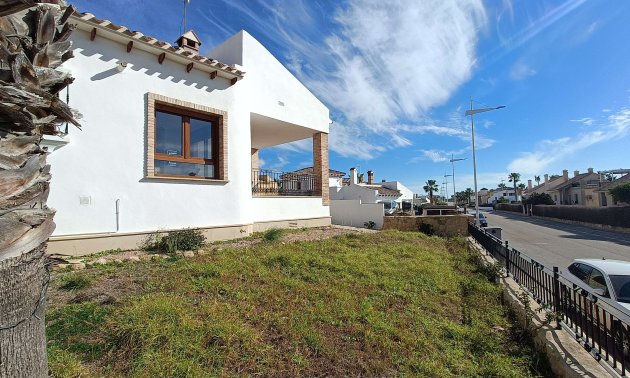 Resale - Villa -
Algorfa - La Finca Golf Resort