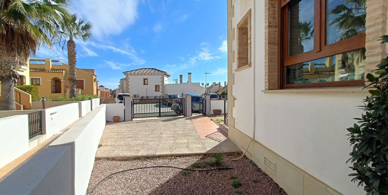 Resale - Villa -
Algorfa - La Finca Golf Resort
