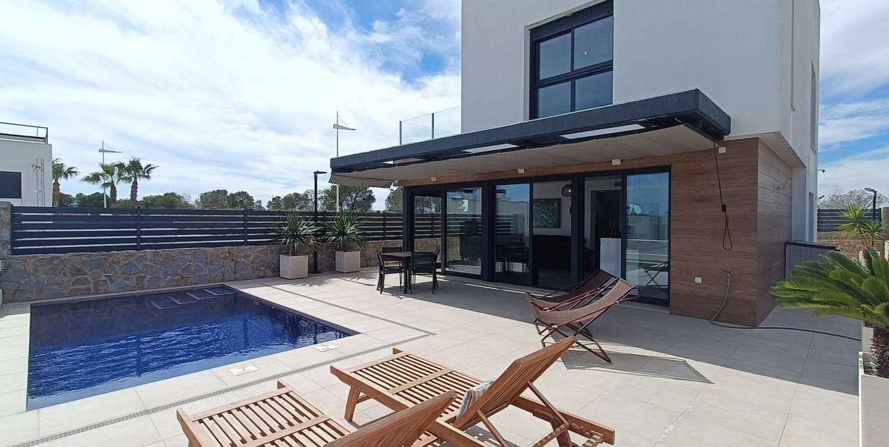 Resale - Villa -
Algorfa - La Finca Golf Resort