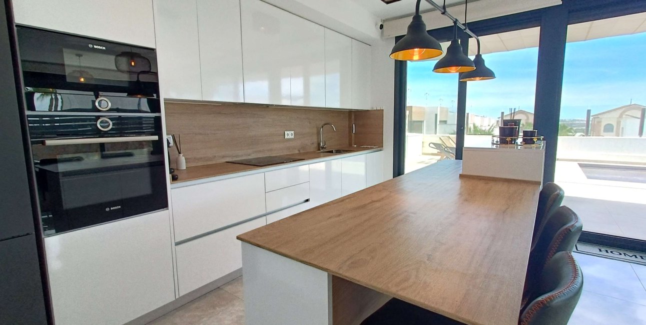 Resale - Villa -
Algorfa - La Finca Golf Resort