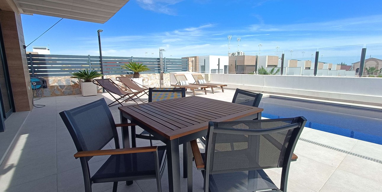 Resale - Villa -
Algorfa - La Finca Golf Resort
