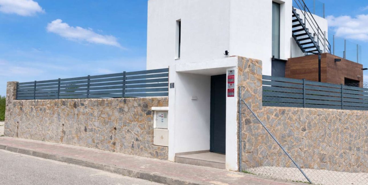 Resale - Villa -
Algorfa - La Finca Golf Resort
