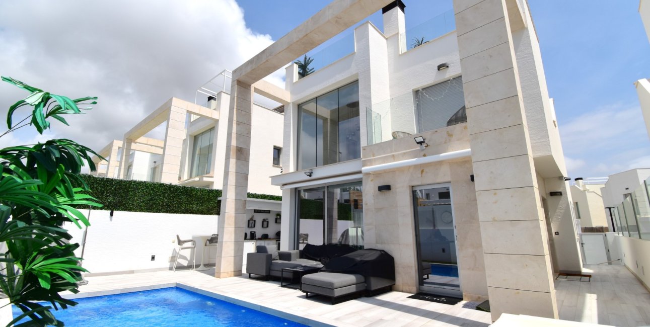 Resale - Villa -
Orihuela Costa - Lomas de Cabo Roig