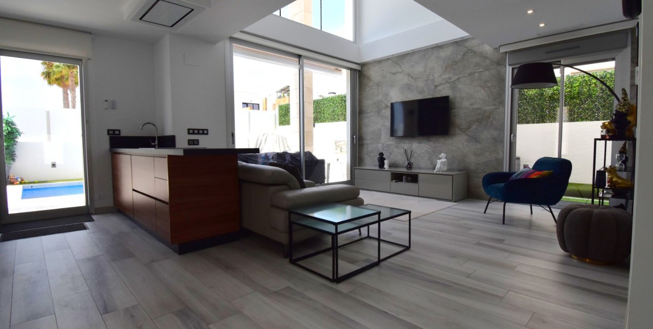 Resale - Villa -
Orihuela Costa - Lomas de Cabo Roig