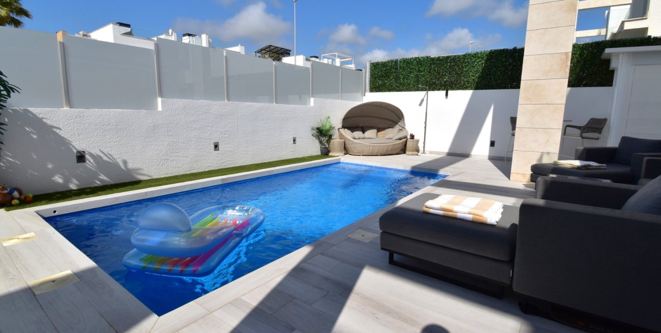 Resale - Villa -
Orihuela Costa - Lomas de Cabo Roig